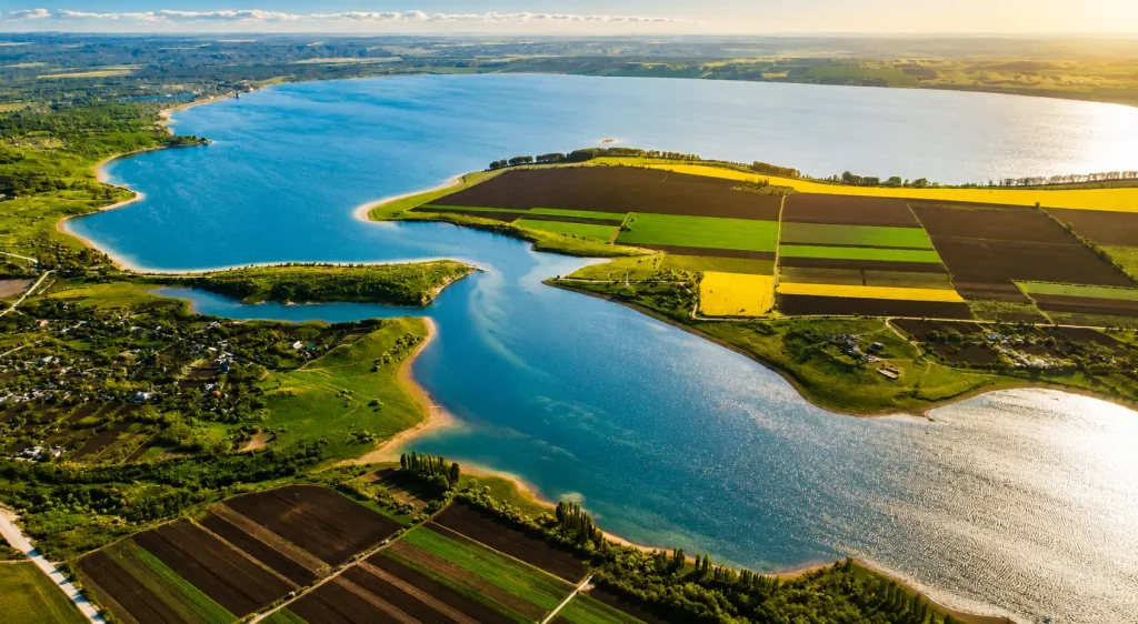 Imagini cu Rezervația Stânca-Costești și Lacul de Acumulare